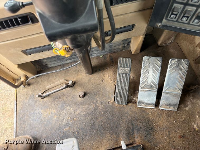 image for item EW2169 1998 Caterpillar 627F scraper