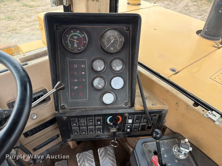 image for item EW2169 1998 Caterpillar 627F scraper