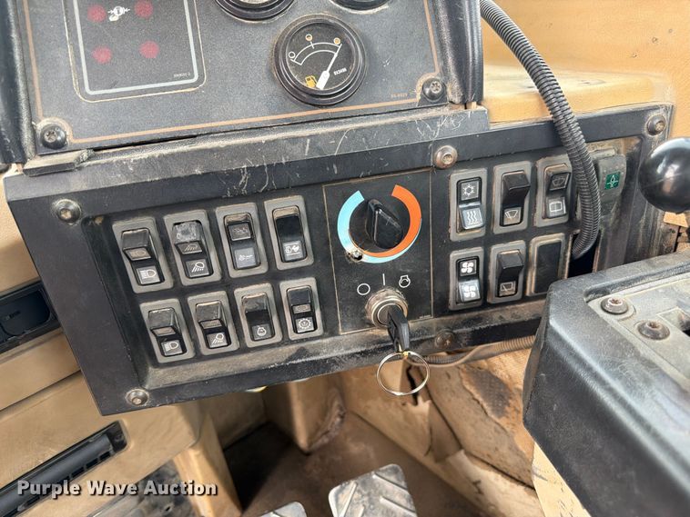 image for item EW2169 1998 Caterpillar 627F scraper