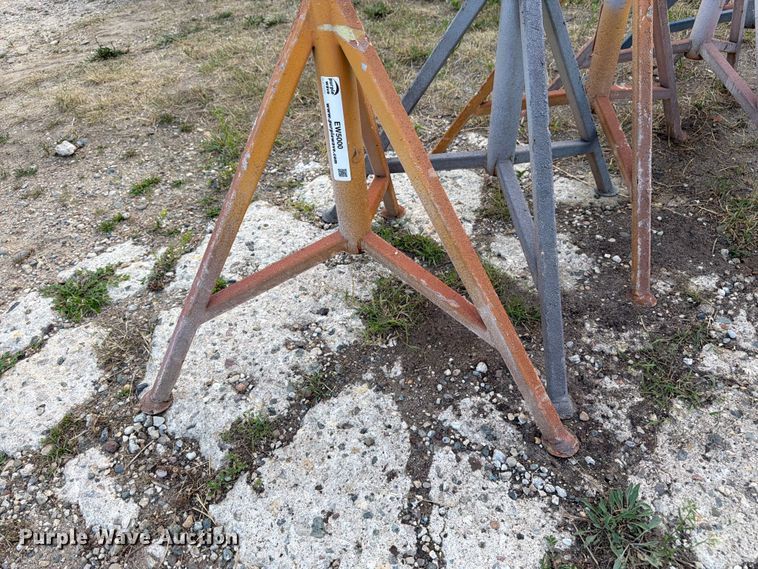 image for item EW5000 (6) Adjustable pipe stands