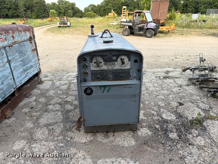 image for item EW5004 1979 Lincoln SA-250 welder