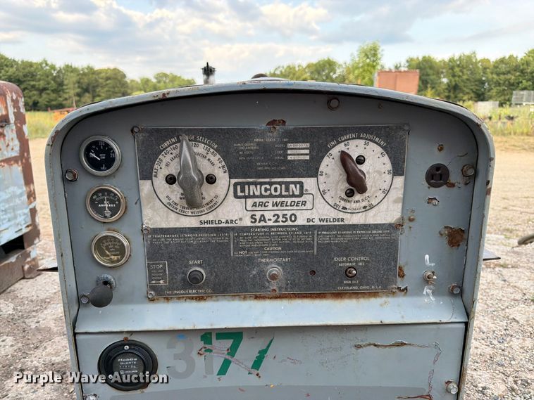 image for item EW5004 1979 Lincoln SA-250 welder