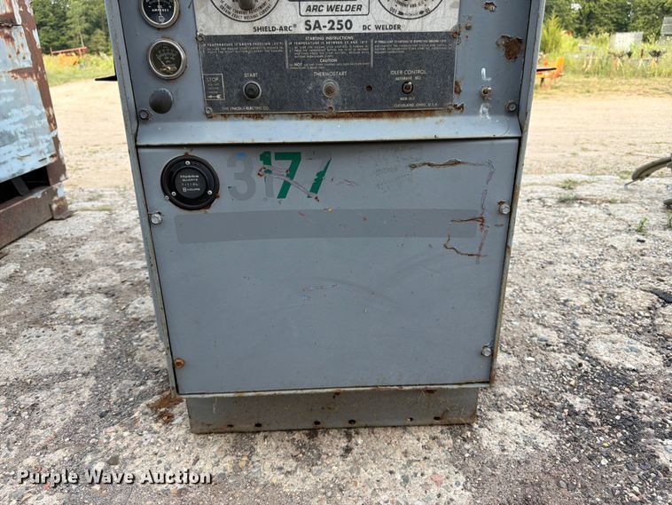 image for item EW5004 1979 Lincoln SA-250 welder