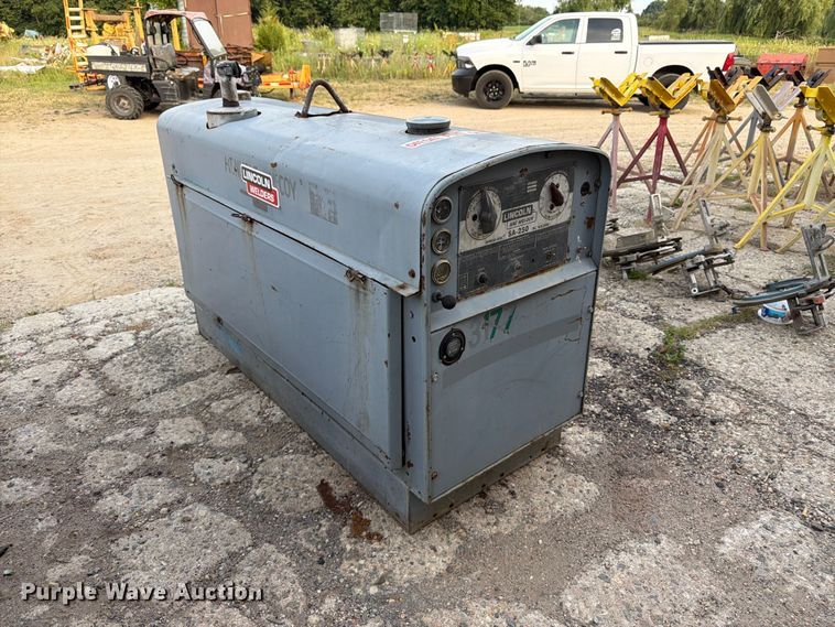 image for item EW5004 1979 Lincoln SA-250 welder