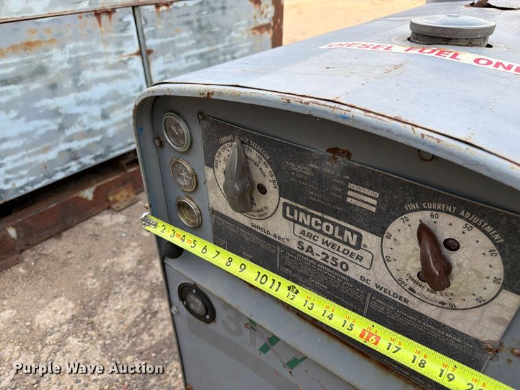 image for item EW5004 1979 Lincoln SA-250 welder