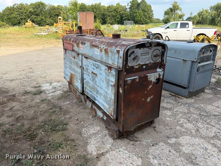 image for item EW5005 1974 Lincoln SAE-400 welder