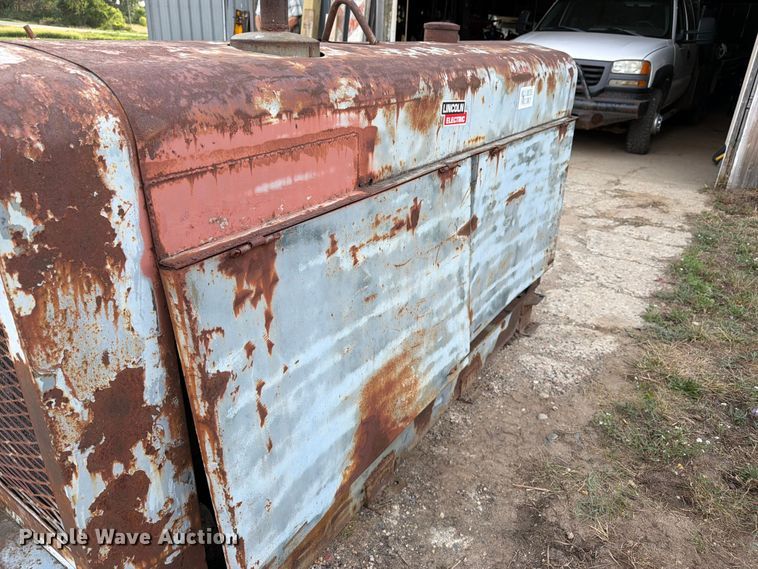 image for item EW5005 1974 Lincoln SAE-400 welder