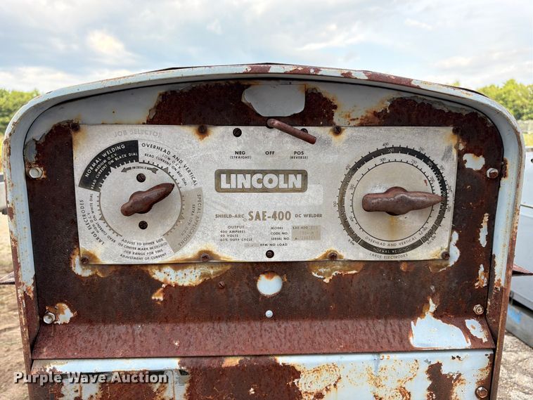 image for item EW5005 1974 Lincoln SAE-400 welder