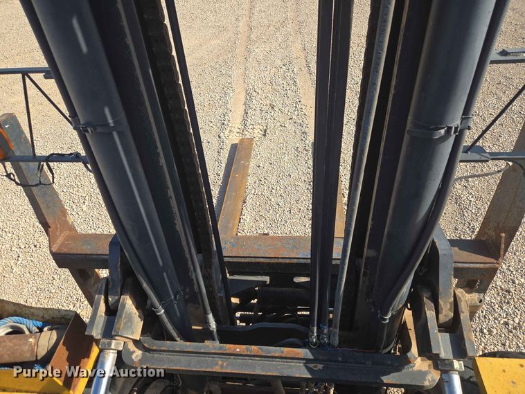image for item EW8534 Caterpillar P17500 forklift