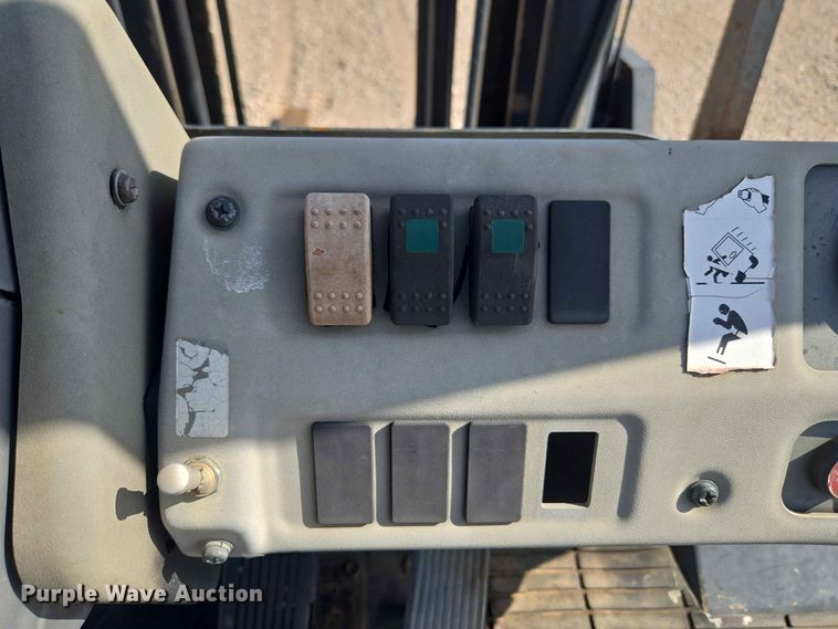 image for item EW8534 Caterpillar P17500 forklift
