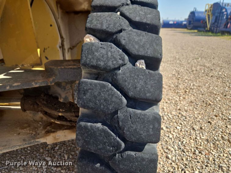 image for item EW8534 Caterpillar P17500 forklift