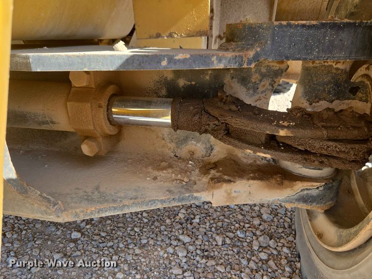 image for item EW8534 Caterpillar P17500 forklift