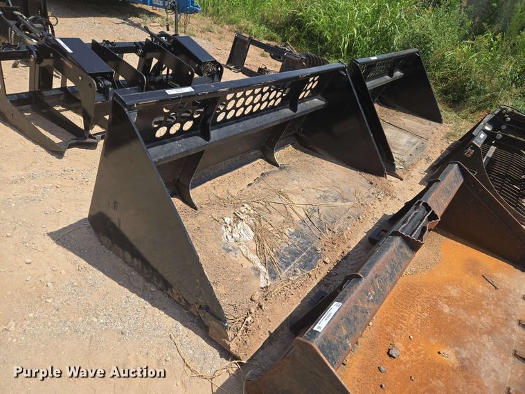 Kubota LM2584 skid steer bucket