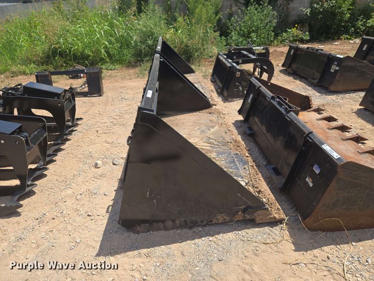 image for item EW8540 Kubota LM2584 skid steer bucket