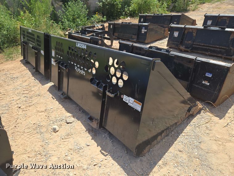 image for item EW8540 Kubota LM2584 skid steer bucket