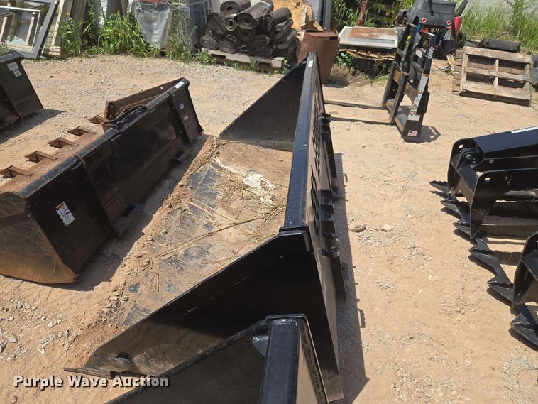 image for item EW8540 Kubota LM2584 skid steer bucket