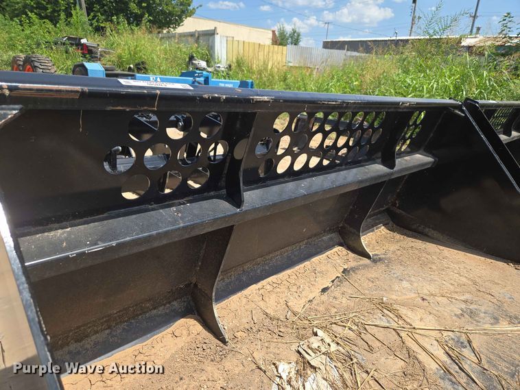 image for item EW8540 Kubota LM2584 skid steer bucket