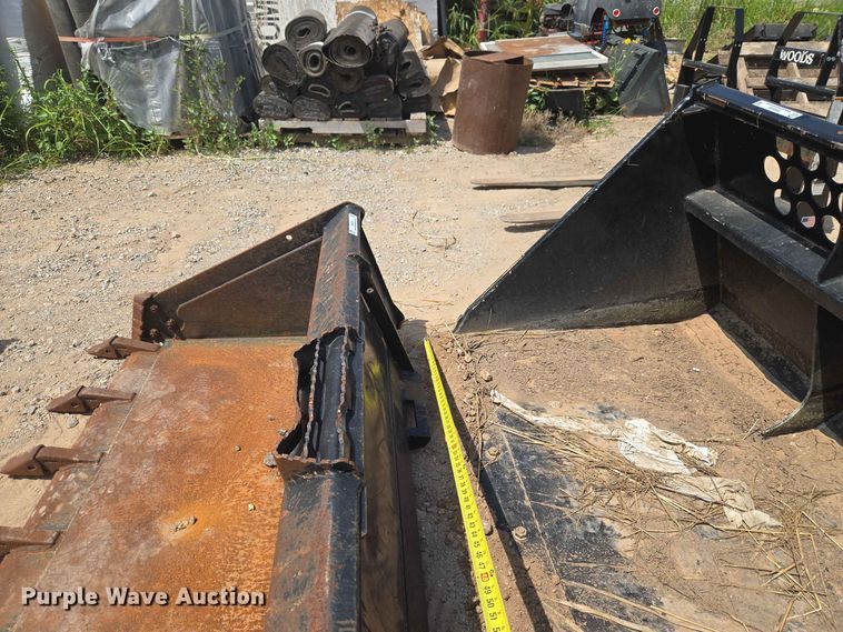 image for item EW8540 Kubota LM2584 skid steer bucket