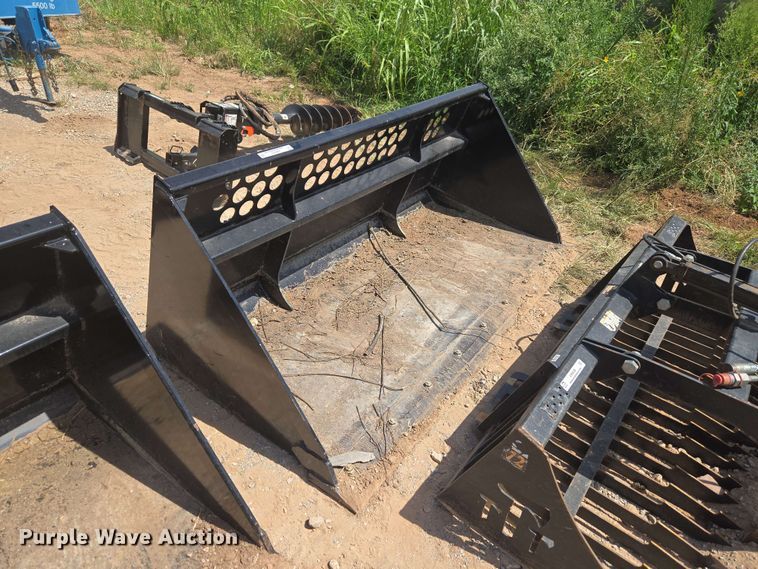 Kubota LM2584 skid steer bucket