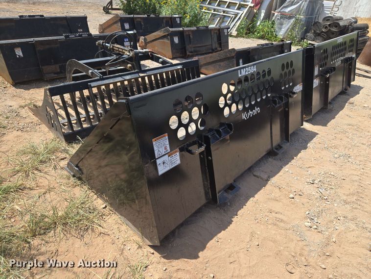 image for item EW8541 Kubota LM2584 skid steer bucket
