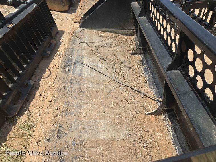 image for item EW8541 Kubota LM2584 skid steer bucket