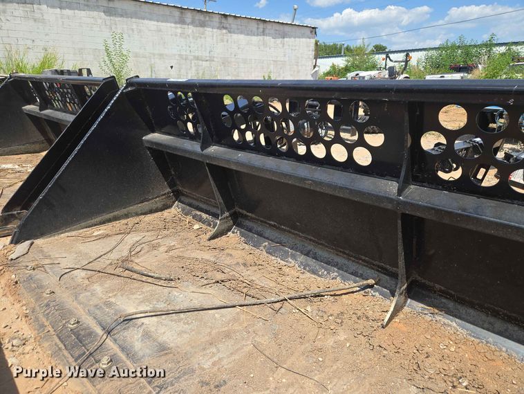 image for item EW8541 Kubota LM2584 skid steer bucket