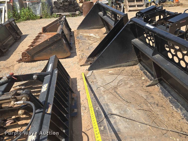 image for item EW8541 Kubota LM2584 skid steer bucket