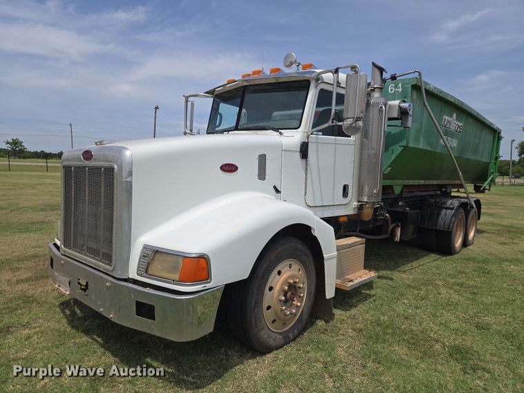 2006 Peterbilt 385 hook lift truck