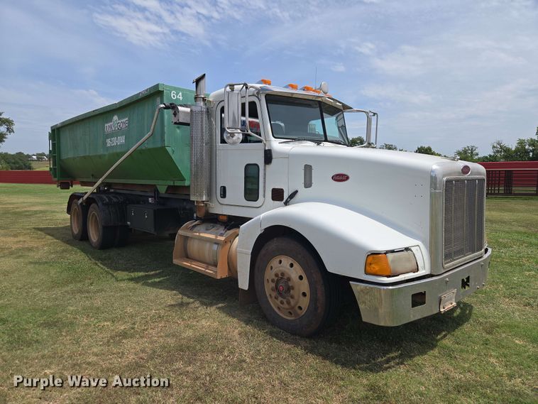 image for item EW8588 2006 Peterbilt 385 hook lift truck