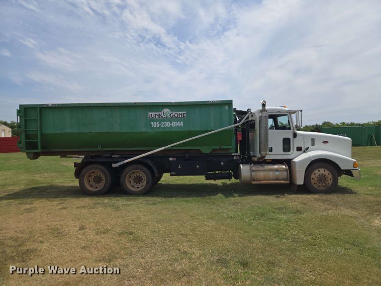 image for item EW8588 2006 Peterbilt 385 hook lift truck