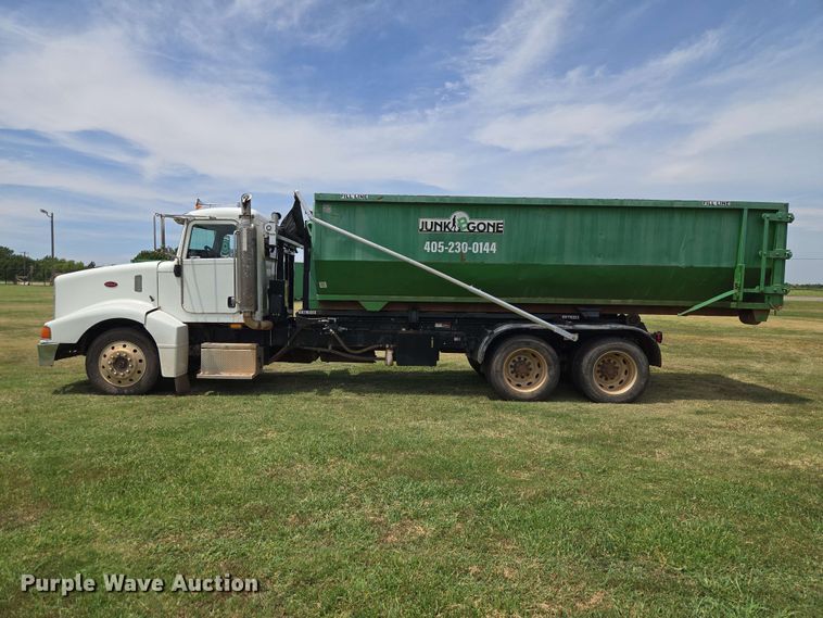 image for item EW8588 2006 Peterbilt 385 hook lift truck