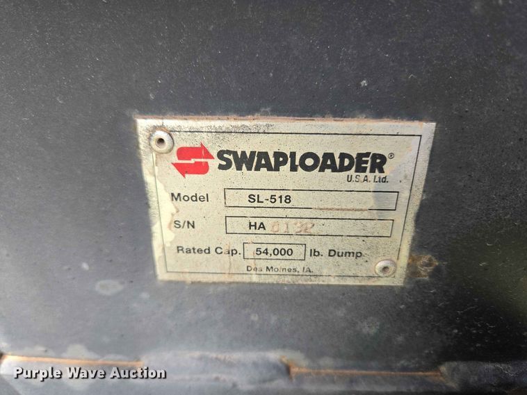 image for item EW8588 2006 Peterbilt 385 hook lift truck