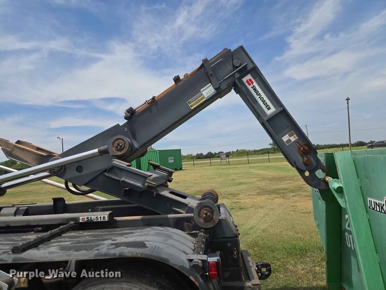 image for item EW8588 2006 Peterbilt 385 hook lift truck