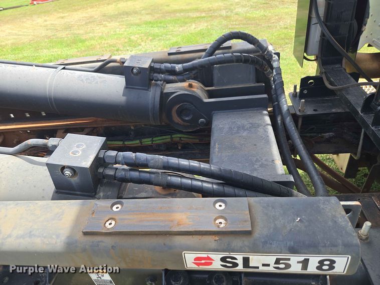 image for item EW8588 2006 Peterbilt 385 hook lift truck