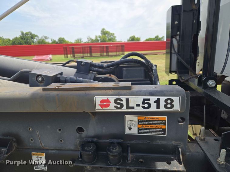 image for item EW8588 2006 Peterbilt 385 hook lift truck