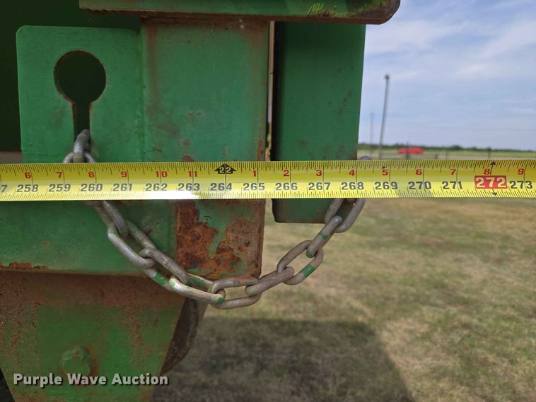 image for item EW8588 2006 Peterbilt 385 hook lift truck