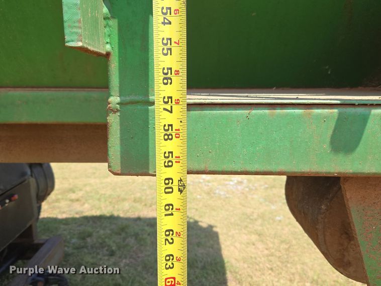 image for item EW8588 2006 Peterbilt 385 hook lift truck