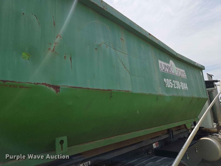 image for item EW8588 2006 Peterbilt 385 hook lift truck