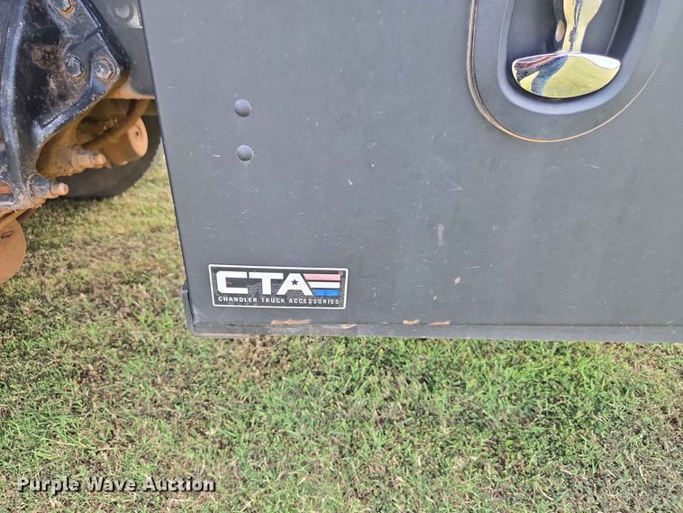 image for item EW8588 2006 Peterbilt 385 hook lift truck
