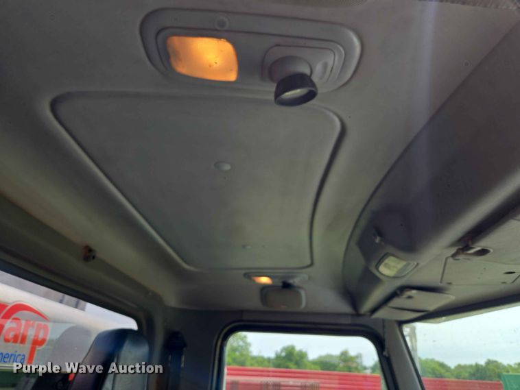 image for item EW8588 2006 Peterbilt 385 hook lift truck
