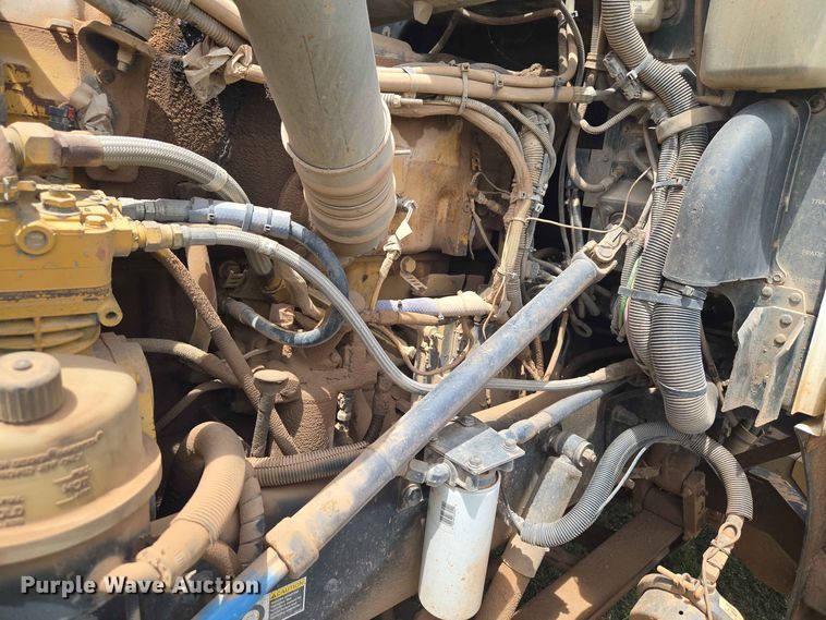 image for item EW8588 2006 Peterbilt 385 hook lift truck