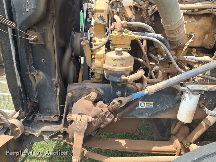 image for item EW8588 2006 Peterbilt 385 hook lift truck