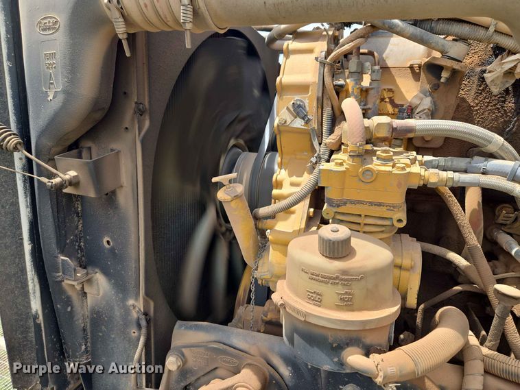 image for item EW8588 2006 Peterbilt 385 hook lift truck