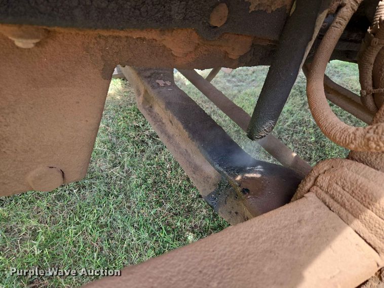 image for item EW8588 2006 Peterbilt 385 hook lift truck