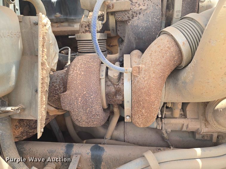 image for item EW8588 2006 Peterbilt 385 hook lift truck