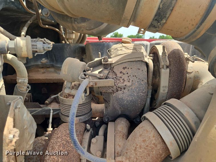 image for item EW8588 2006 Peterbilt 385 hook lift truck