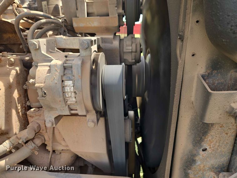 image for item EW8588 2006 Peterbilt 385 hook lift truck