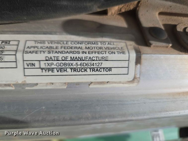 image for item EW8588 2006 Peterbilt 385 hook lift truck