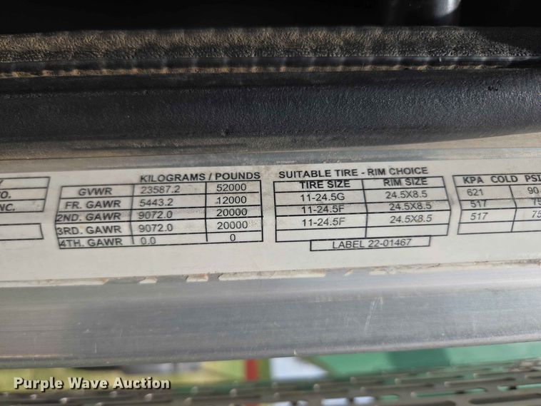 image for item EW8588 2006 Peterbilt 385 hook lift truck