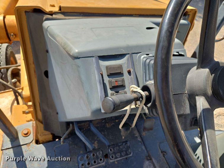 image for item EW8604 1995 Case 580L backhoe